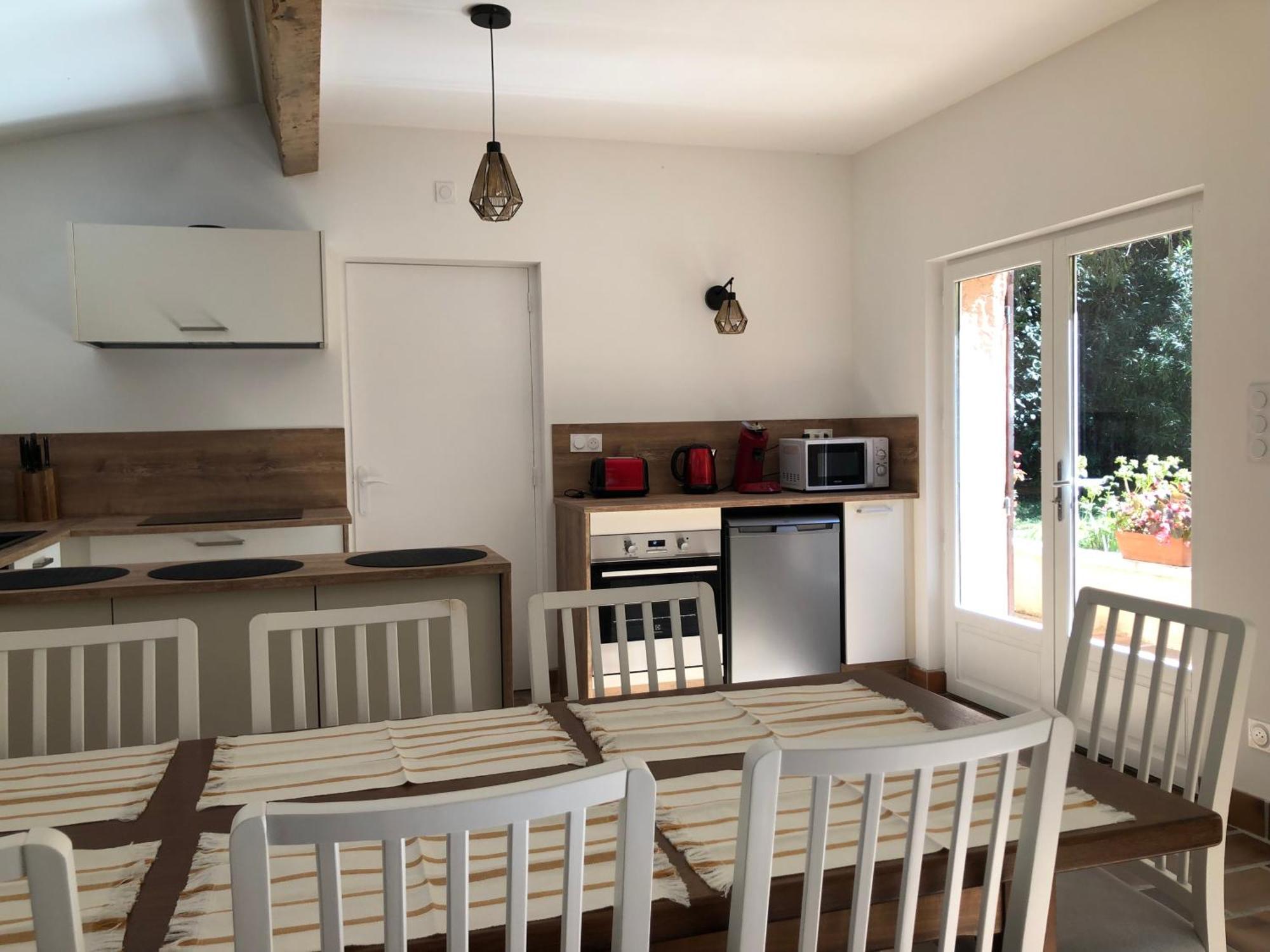 Gite En Provence Dans Grand Jardin Avec Piscine Partagee كورنيليون كونفو المظهر الخارجي الصورة