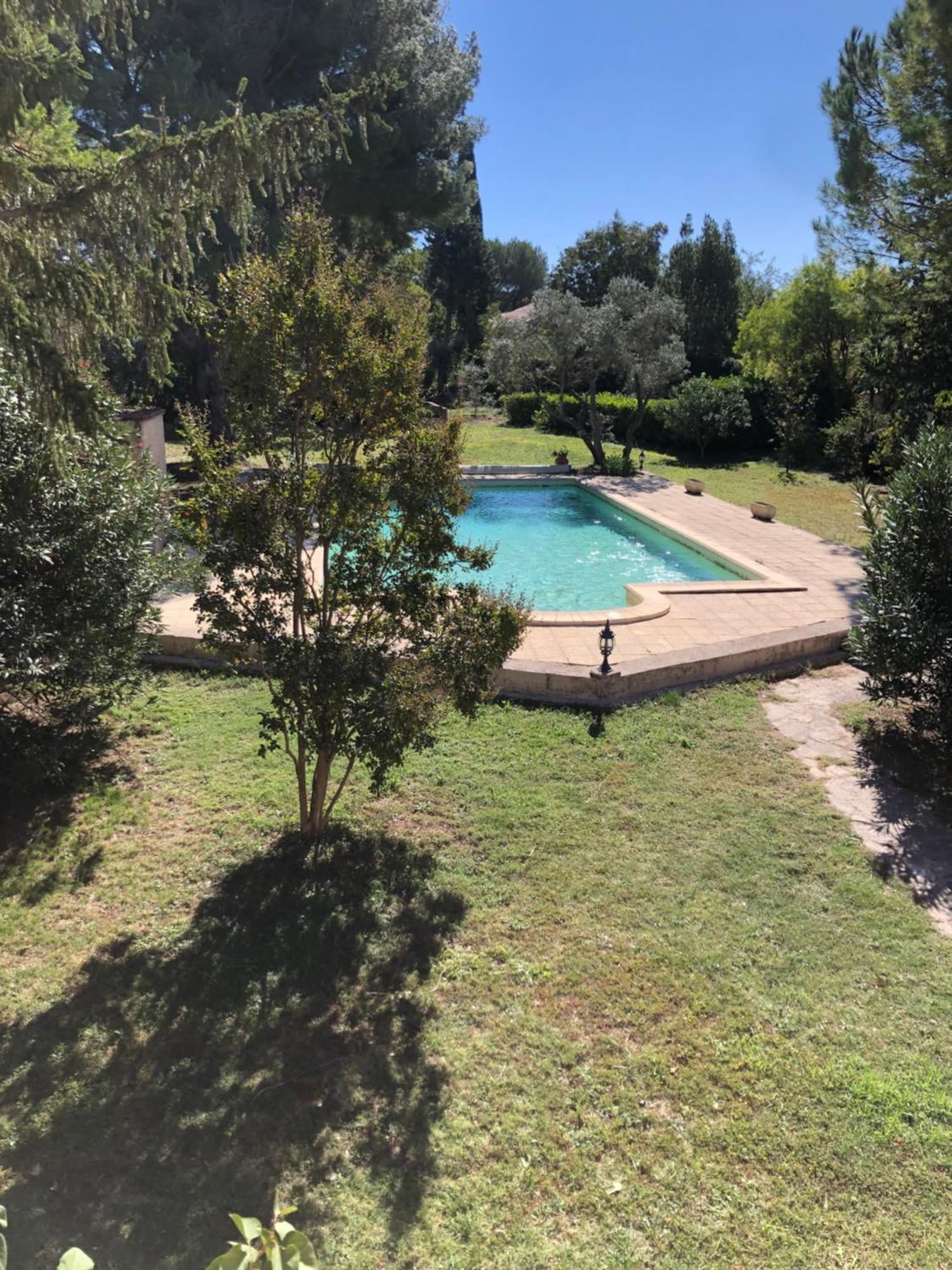 Gite En Provence Dans Grand Jardin Avec Piscine Partagee كورنيليون كونفو المظهر الخارجي الصورة